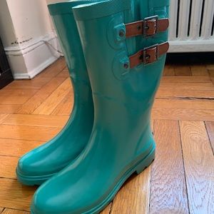 Adorable Turquoise Chooka Rainboots